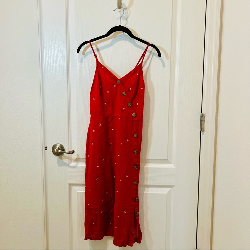 Universal Thread Women’s Red Floral Midi Dress with Buttons - Size XS.